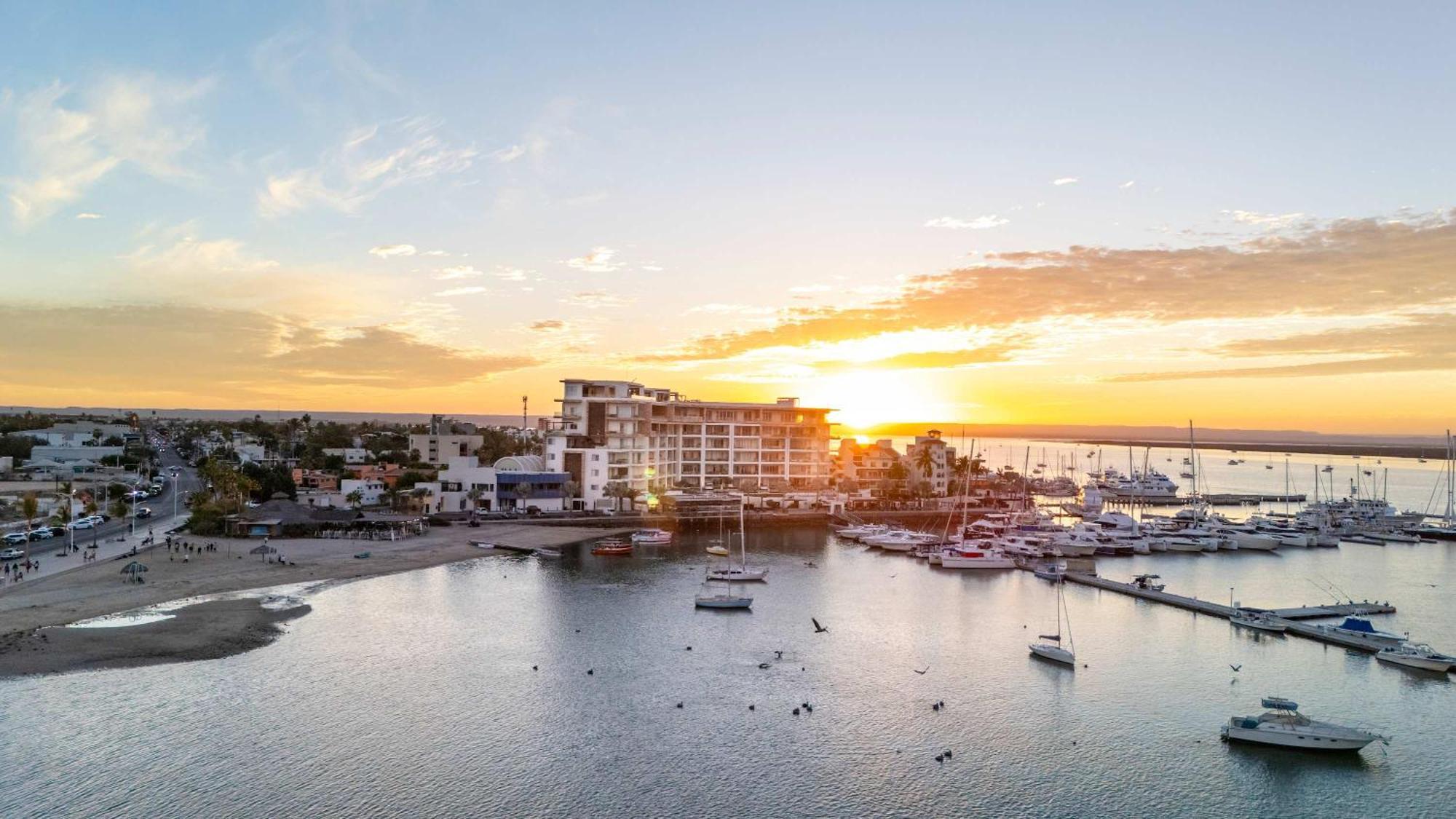 Live Aqua Private Residences La Paz Exterior photo